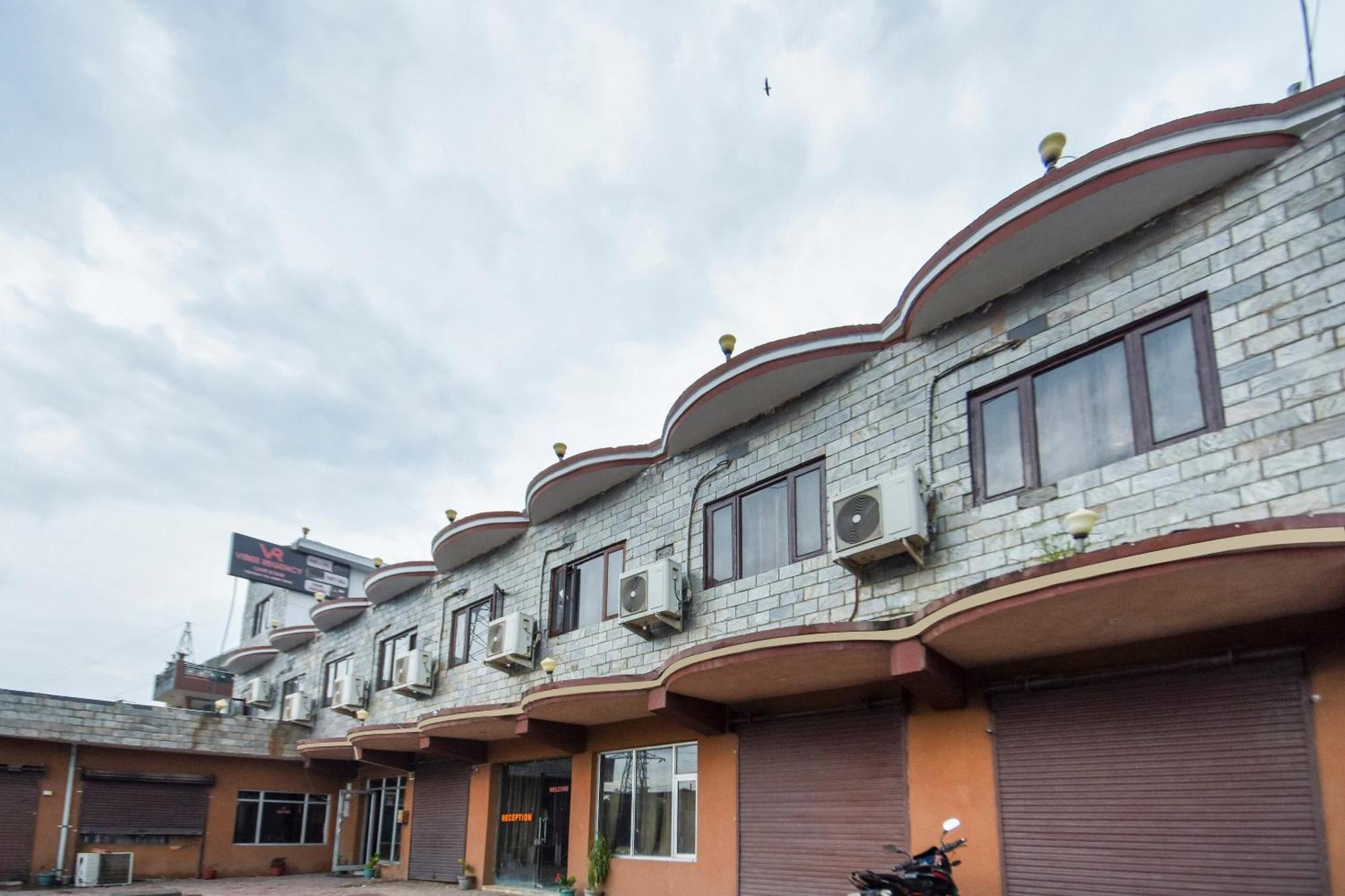 Oyo Flagship Vibes Hotel Nālāgarh Exterior foto