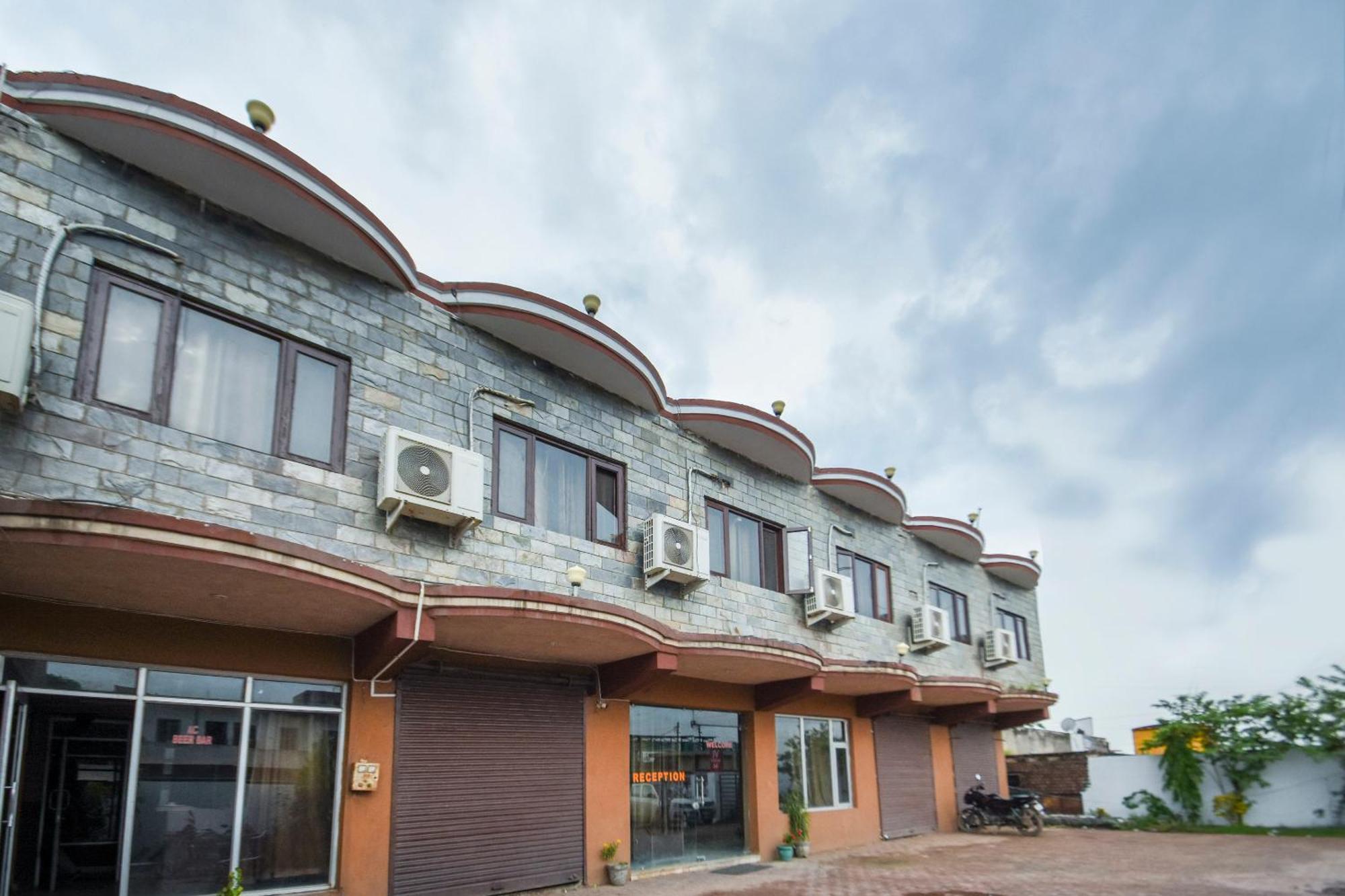Oyo Flagship Vibes Hotel Nālāgarh Exterior foto
